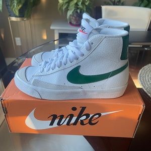 Nike blazer, mid 77 size 4Y